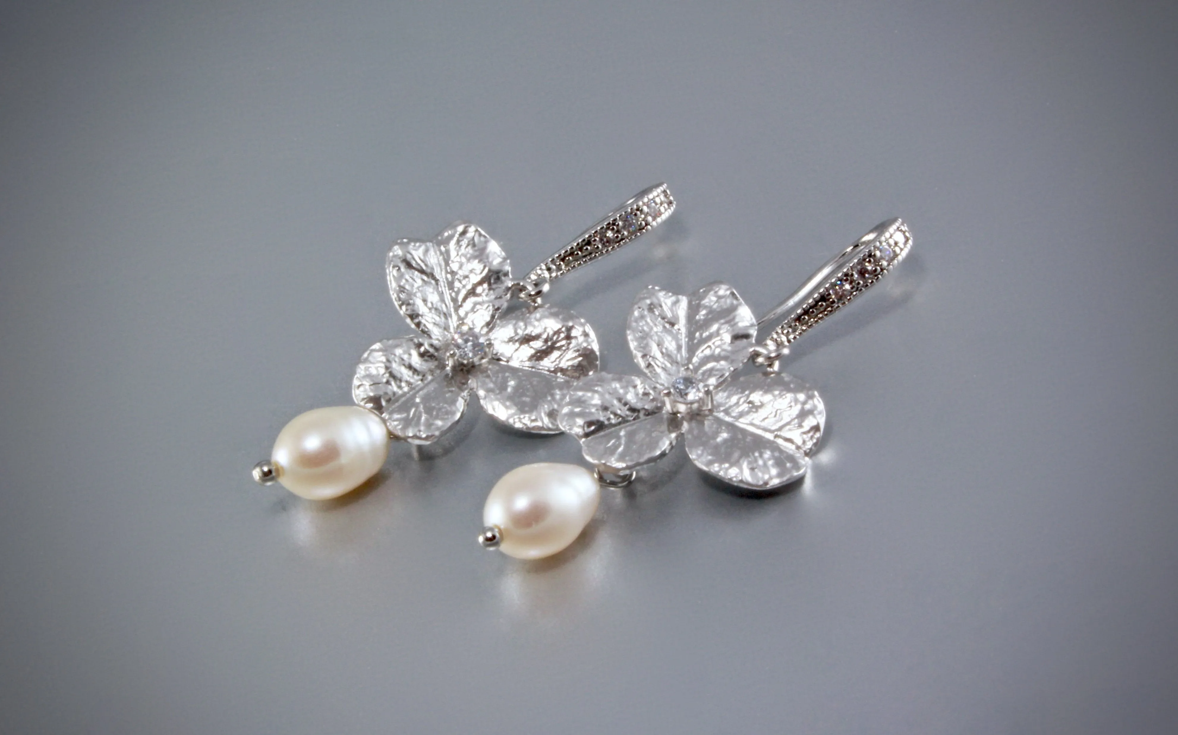"Blush" - Pearl Bracelet and Earrings Set - Available in Yellow Gold and Silver